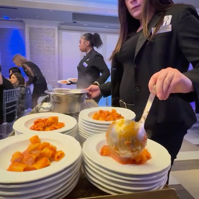 The best part of every reception? Pasta hour. 🍝✨
I